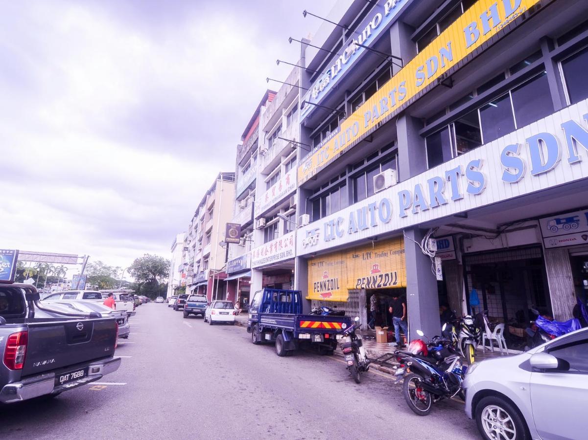 Super Oyo 89465 Golden Lounge Hotel Kuching Exterior photo